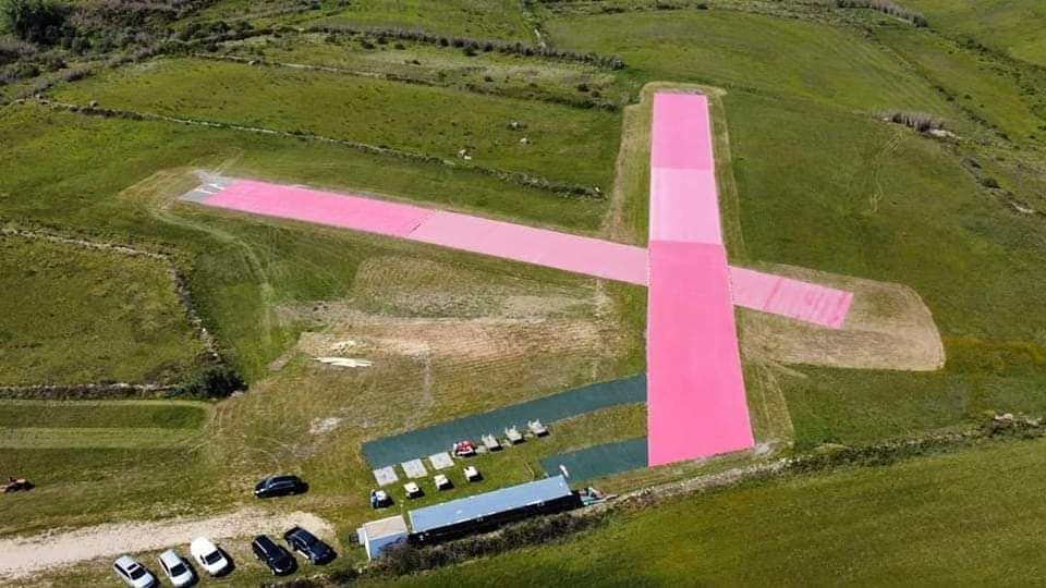 Vista aérea do campo do Clube de Aeromodelismo de Assafora